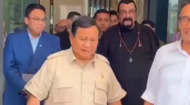 Presiden RI Prabowo Subianto bertemu dengan aktor laga senior asal Amerika Serikat Steven Seagel. (Instagram.com @2.prabowo)