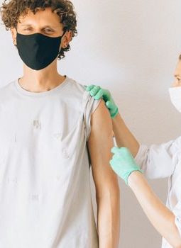 Melindungi Diri dari Ancaman Kanker Serviks: Kekuatan Vaksin HPV