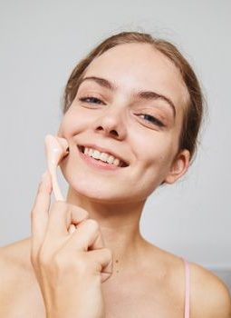 Kulit Remaja Sehat Berseri: Panduan Aman Memilih Skincare yang Tepat