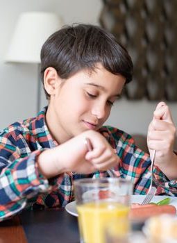 Diet Remaja Sehat: Hindari Jebakan Tren Instan, Prioritaskan Gizi Seimbang