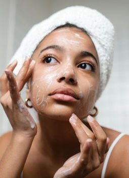 Kulit Remaja Sehat: Panduan Memilih Skincare Aman dan Tepat Sasaran