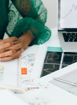Merajut Masa Depan Finansial: Mengapa Wanita Harus Mulai Sekarang
