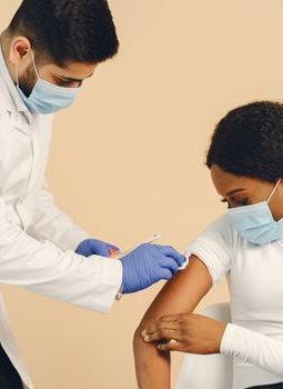 Melindungi Diri dari Ancaman Kanker Serviks: Pentingnya Vaksin HPV
