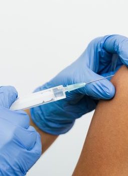 Tiga Menit Lindungi Diri dari Kanker Serviks: Manfaat Vaksin HPV