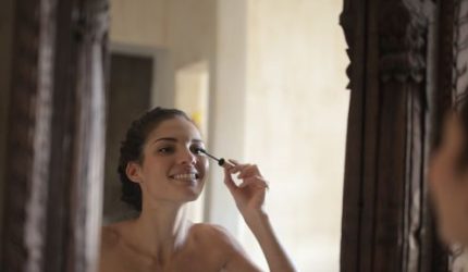 Pesona Alami: Rahasia Makeup Natural Tahan Lama untuk Aktivitas Harian