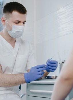 Melindungi Diri dari Ancaman Kanker Serviks: Pentingnya Vaksin HPV untuk Masa Depan