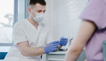 Melindungi Diri dari Ancaman Kanker Serviks: Pentingnya Vaksin HPV untuk Masa Depan