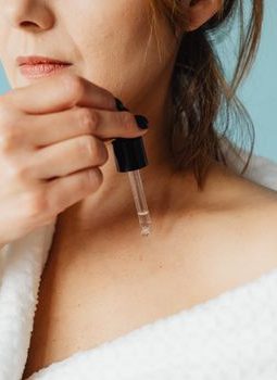 Rahasia Kulit Bercahaya: Mengungkap Kekuatan Serum Vitamin untuk Wajah