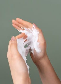 Rahasia Skincare Remaja Aman: Hindari Jerawat Tanpa Iritasi Berlebihan