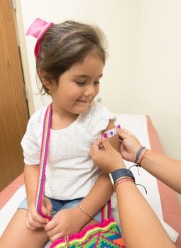 Tiga Puluh Tahun Lebih Hidup Bebas Kanker Serviks Berkat Vaksin HPV