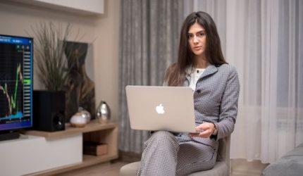 Merancang Keuangan Mandiri: Wanita Cerdas Kuasai Masa Depan Finansial